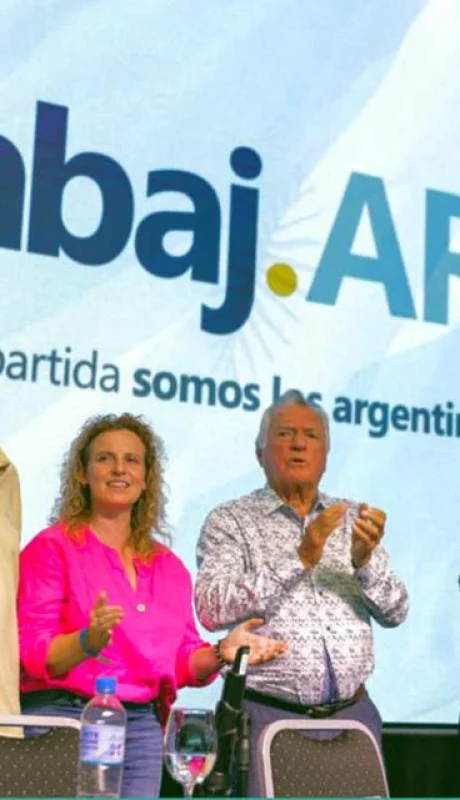 Acto de lanzamiento del partido de los trabajadoresTrabaj.AR con Luis Barrionuevo al frente. (Foto: archivo web)