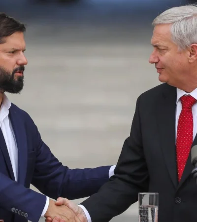 Unidad frente a la catástrofe: Boric y Kast coordinan el despliegue de ayuda y logística para las familias afectadas en Biobío y Ñuble.