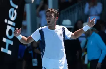 El emotivo festejo de Etcheverry con la hinchada argentina tras su "renacer" en Australia