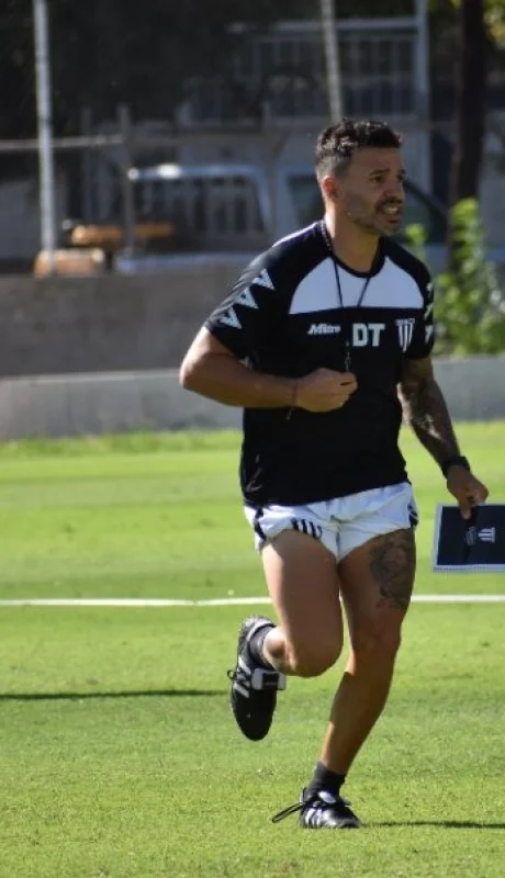 El equipo de Broggi y un partido histórico.