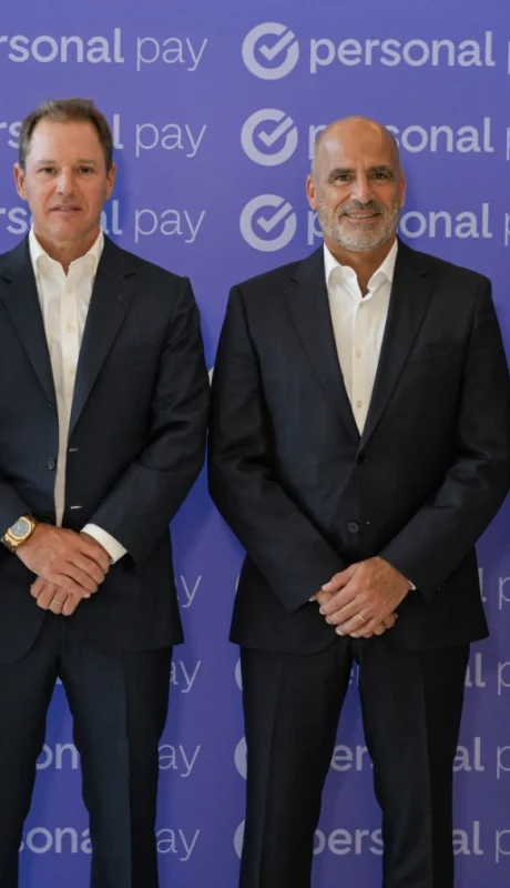 Juan Parma, CEO de Banco Macro; Jorge Brito, Presidente de Banco Macro;
Roberto Nobile, CEO de Personal; y Martín Heine, CEO de Personal Pay.