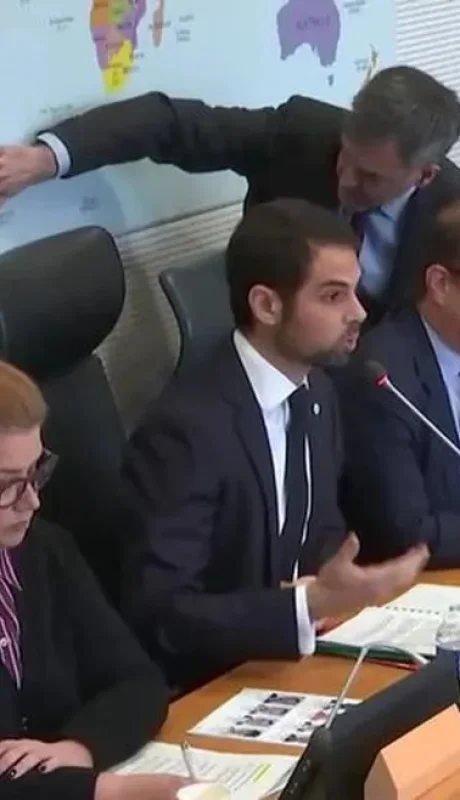 El embajador Ian Sielecki interrumpió su exposición ante la Asamblea Nacional francesa/ Fuente: Captura de pantalla