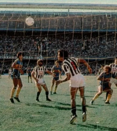 Gimnasia en La Bombonera en 1983. Allí supo sacar grandes resultados