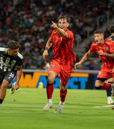 Simoni y su primer gol en Primera.