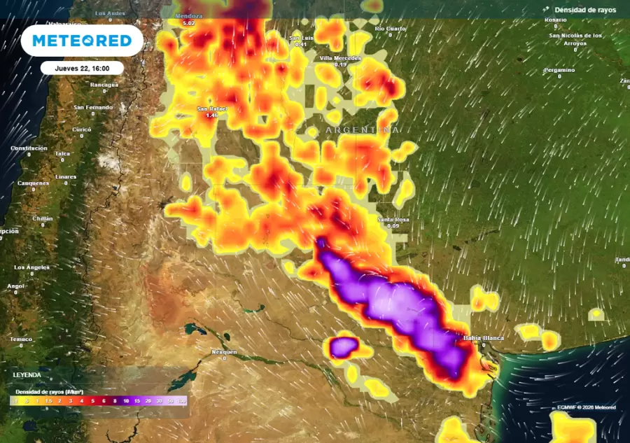 Pronóstico de actividad eléctrica (densidad de rayos) para la tarde del jueves según el modelo ECMWF.