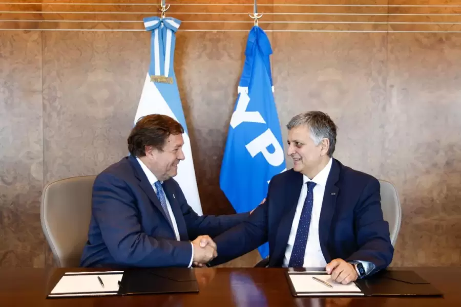 Con el presidente de YPF, Horacio Marín