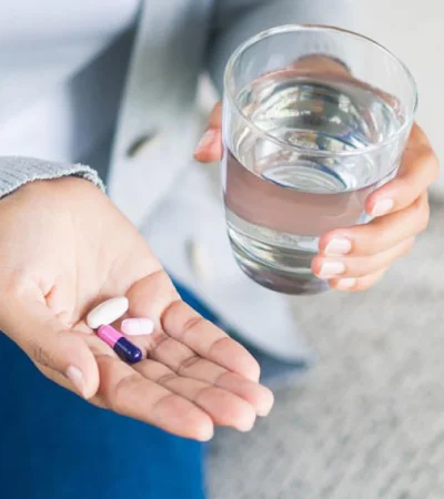 Especialistas advierten que el consumo de fármacos laxantes sin supervisión médica puede causar daños crónicos en el sistema digestivo.