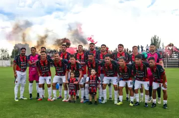 La "misión ascenso" de Diego Pozo en el barro del Regional