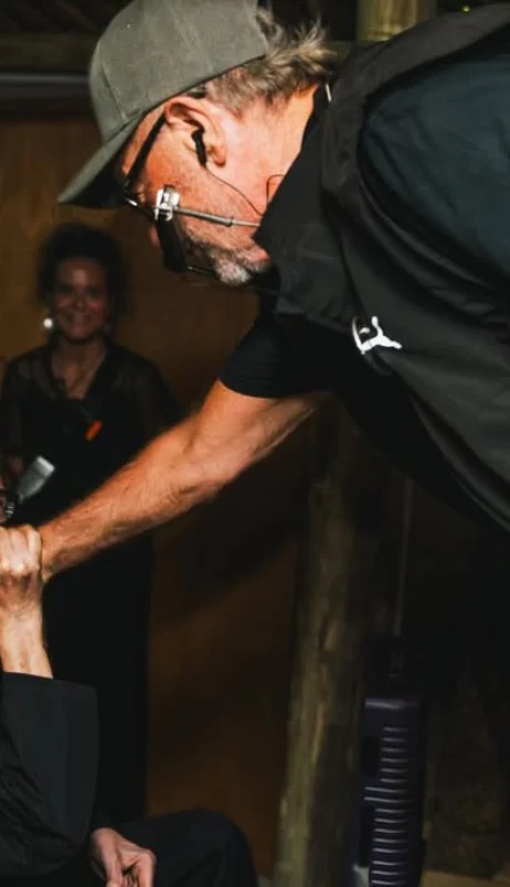 Charly se saluda con León en el concierto de Gieco en Uruguay