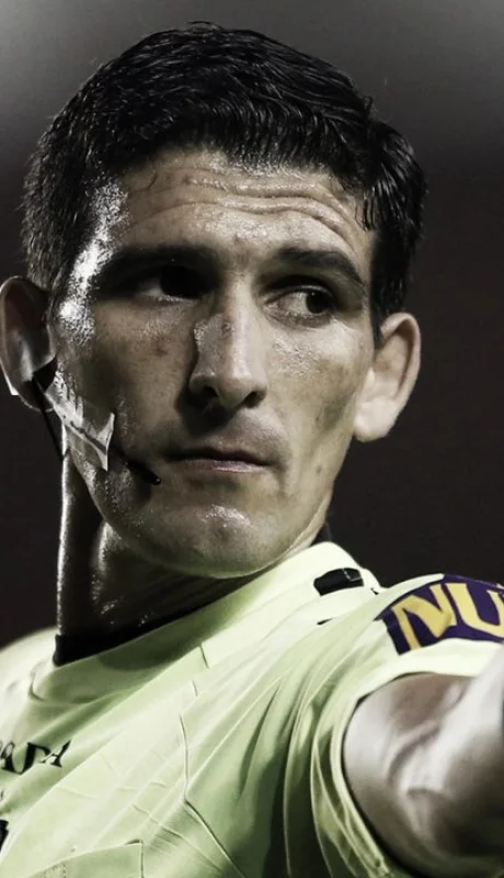 Andrés Merlos dirigió la primera fecha con polémica