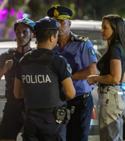 La ministra de SEguridaad con el jefe de Policía