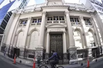 ¿Fin de la sequía? El desplome del Riesgo País habilita el regreso al crédito internacional de un dígito