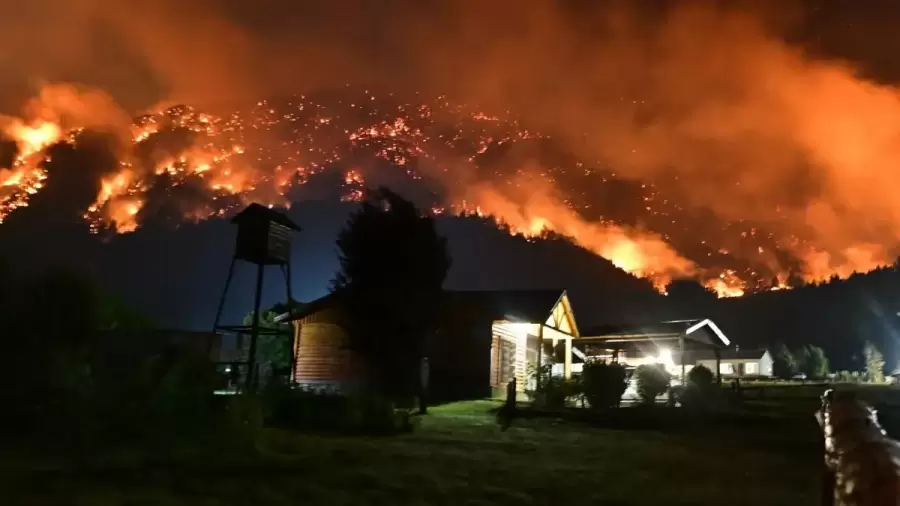 Se han registrado llamas de más de 50 metros de altura.