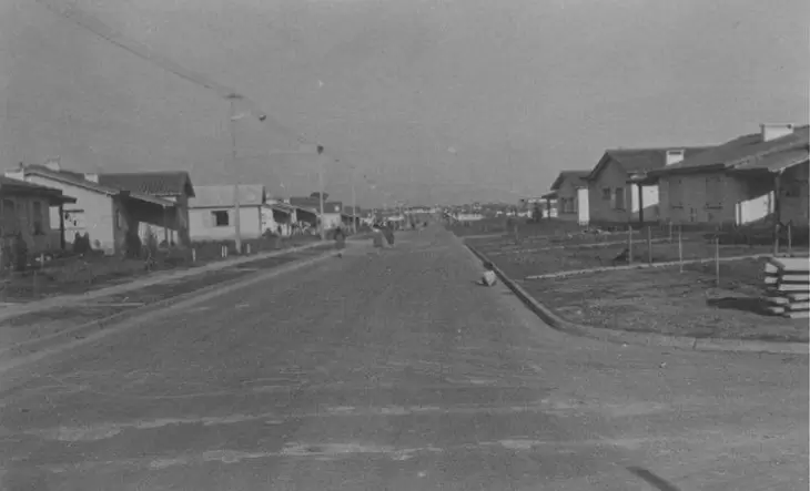 Una bocacalle de Ciudad Evita en sus comienzos.