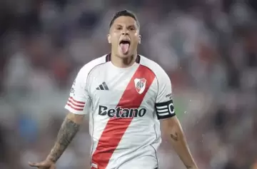 Juanfer Quintero la rompió y River venció a Gimnasia en el Monumental