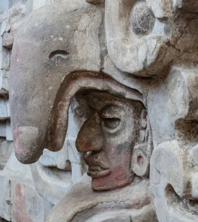 Rostro de la tumba.