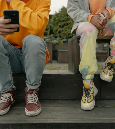 Más allá de prohibir el uso de redes sociales en menores de 15 años, como en Francia, es necesario un acompañamiento integral.