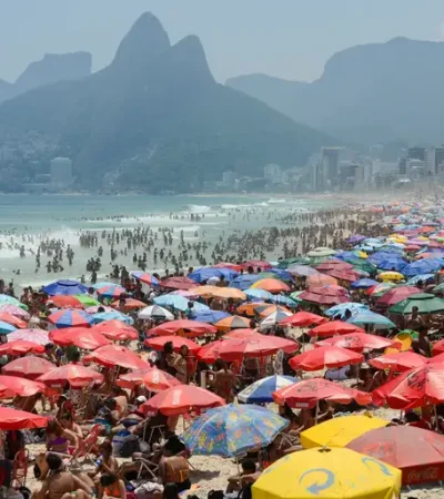 Las playas de brasil repletas de turistas.