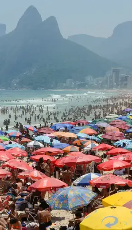 Las playas de brasil repletas de turistas.