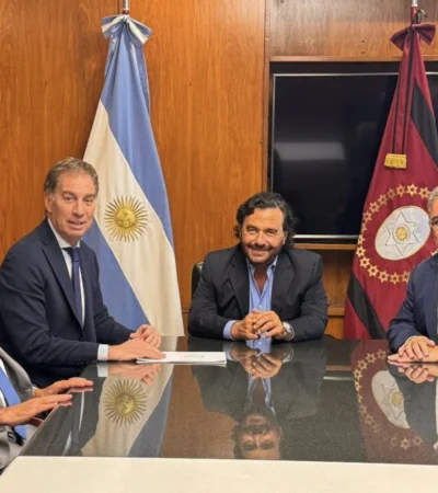 El ministro Santilli reunido con los gobernadores Sáenz, Jalil y Jaldo. (Foto: Prensa de la Nación)