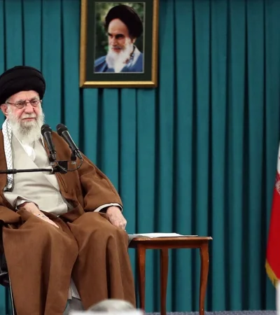 Alí Jamenei advirtió una guerra regional si EEUU ataca a Irán en 2026