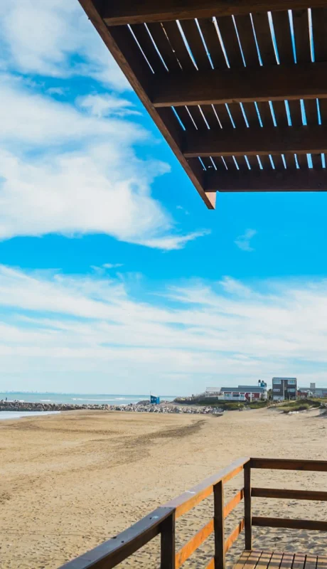 Mar de Cobo, el pueblo escondido de la costa argentina con laguna y bosques que pocos conocen.