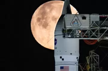 La Luna tendrá que esperar: La NASA suspende el lanzamiento de Artemis II por un fallo crítico