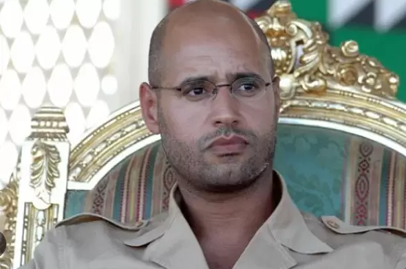 El hijo de Gadafi fue atacado en su residencia.