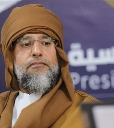 El hijo de Gadafi fue atacado en su residencia.