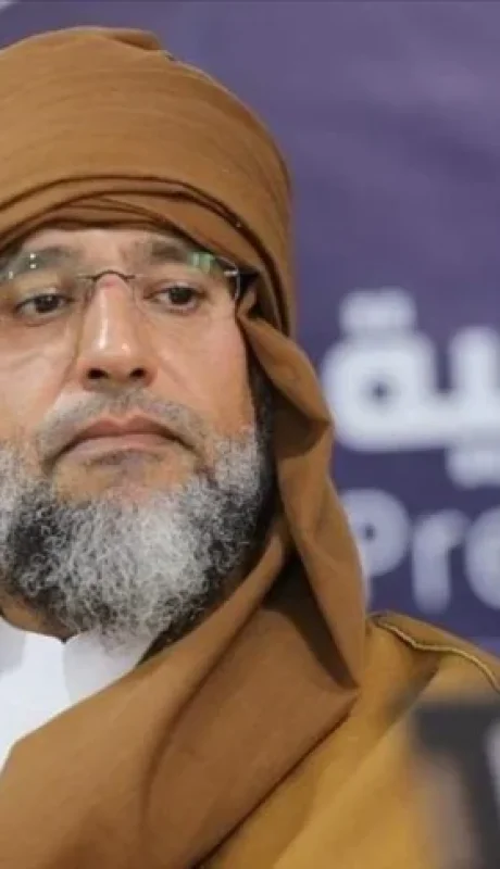 El hijo de Gadafi fue atacado en su residencia.