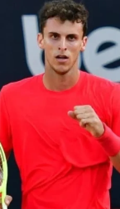 Juan Manuel Cerúndolo durante su triunfo en la primera ronda del Challenger de Rosario.