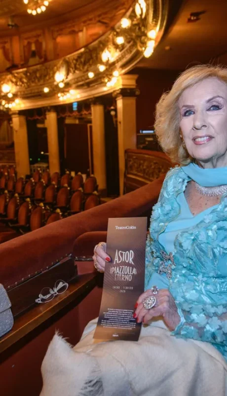 Mirtha Legrand deslumbro en el teatro colon