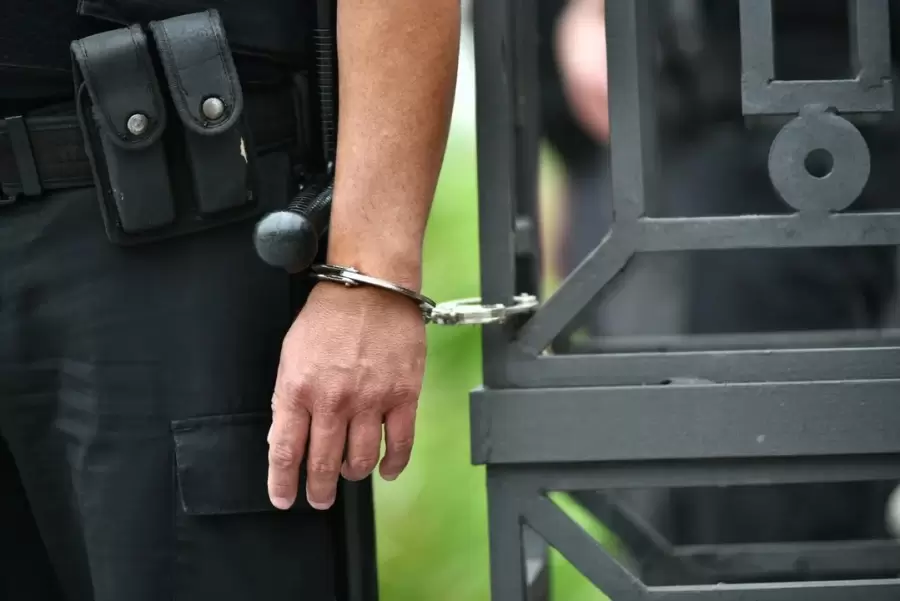 Policía Federal se esposo frente a la Casa Rosada/ Fuente: NA