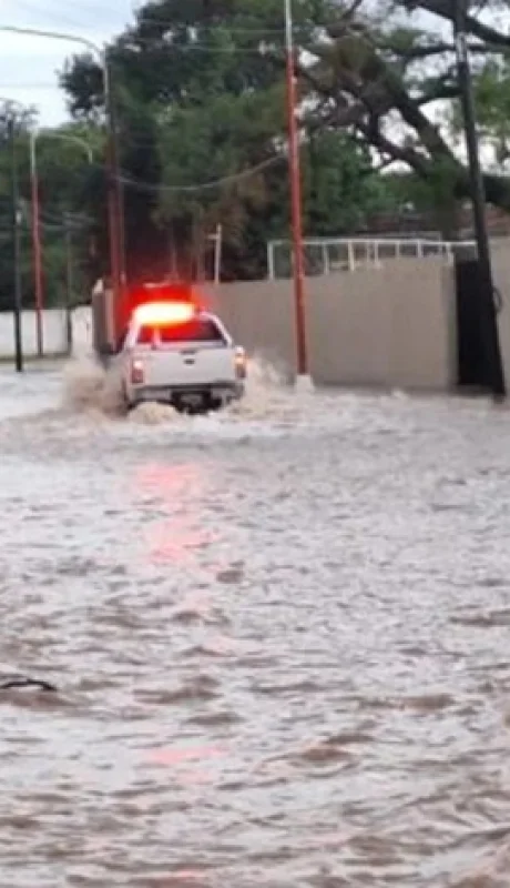Las calles salteñas terminaron inundadas