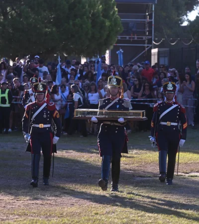 Granaderos queda con la custodia del sable