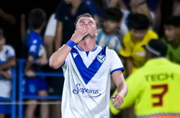 Puntero e invicto: Vélez Sarsfield dio el golpe ante un irregular Boca