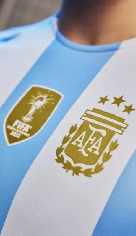 Hecha en Tailandia y vendida en Argentina: la camiseta de la Selección reabre la discusión textil.