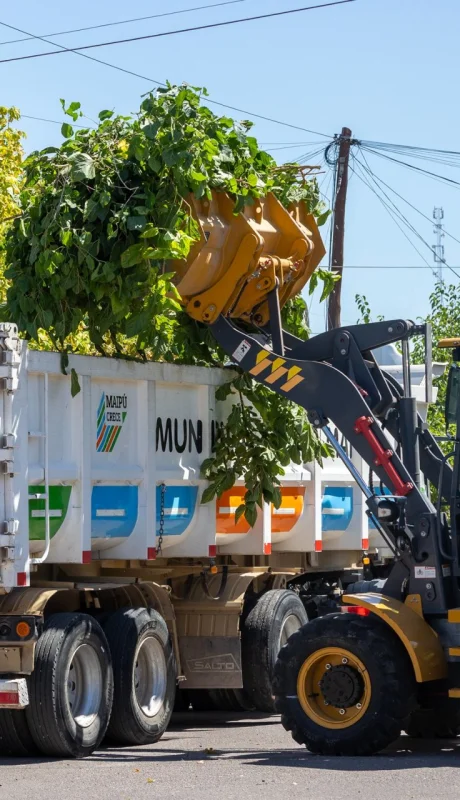 Maipú realiza operativos de limpieza y bache