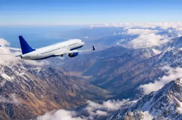 Volar sin miedo entre las montañas más altas