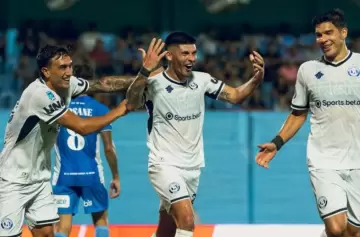 Independiente Rivadavia venció a Estudiantes en un partido durísimo y mira a todos desde arriba