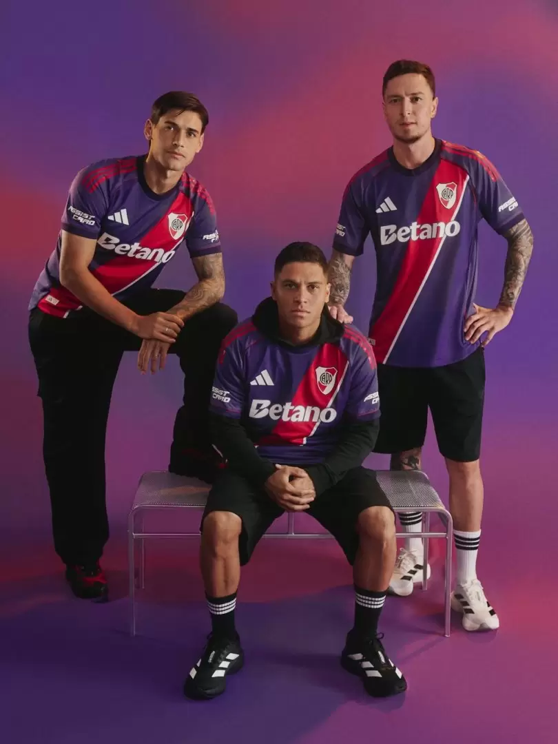 River y Boca presentaron sus camisetas alternativas.