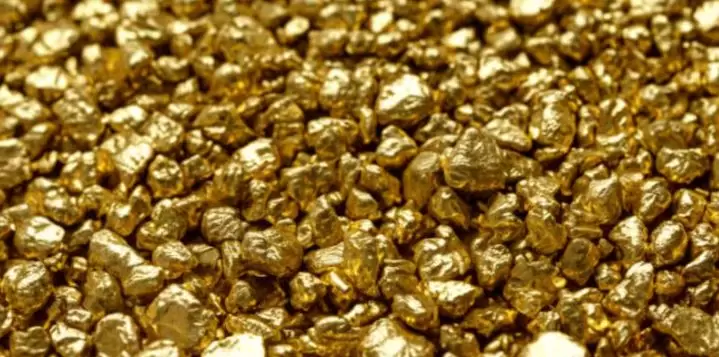 El impresionante tesoro de oro celta hallado bajo un campo sembrado.