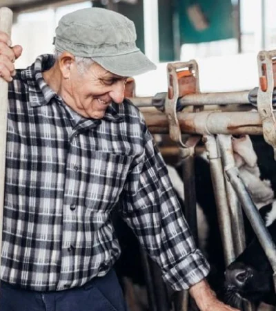 Un trabajador de mayor edad