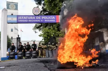 Las causas de la rebelión de la la policía de Santa Fe: qué exigen para frenar el conflicto