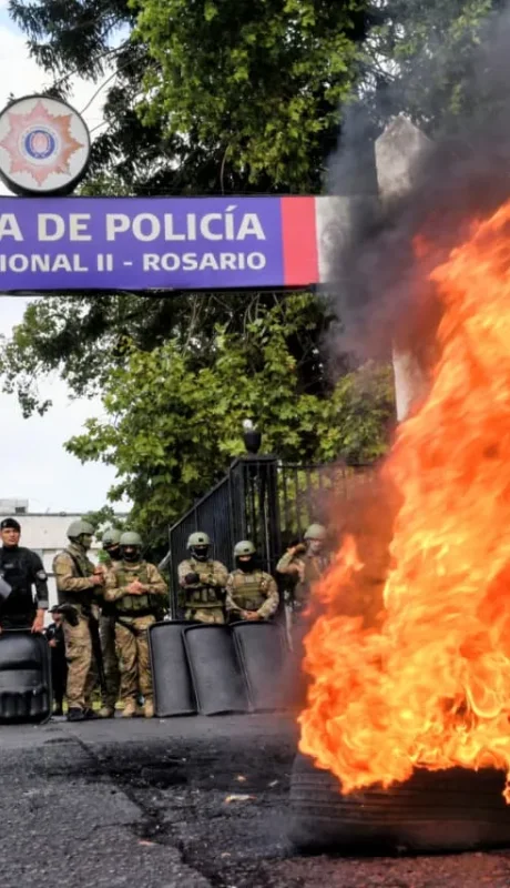 Tensión total en Santa Fe: por qué la policía se rebela y qué exigen para frenar el conflicto