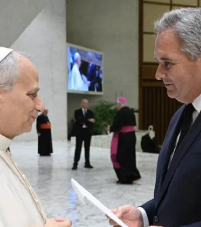 El papa León XIV y el jefe de la diplomacia argentina Pablo Quirno. (Foto: web)