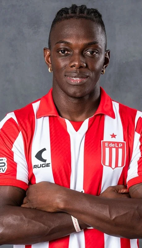 Cetré todavía puede jugar en Boca.