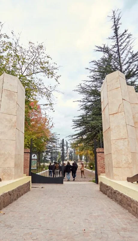 Ubicación exacta: Investigaciones recientes indican que el campamento original de 1817 se ubicaba, en realidad, kilómetros más al sureste.