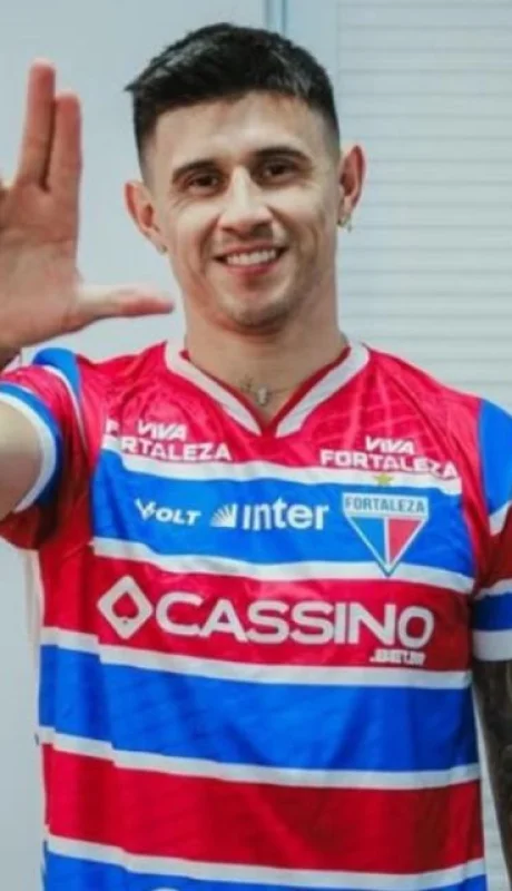 El paraguayo Adam Bareiro, quien ya vistió las camisetas de San Lorenzo y River jugará en Boca