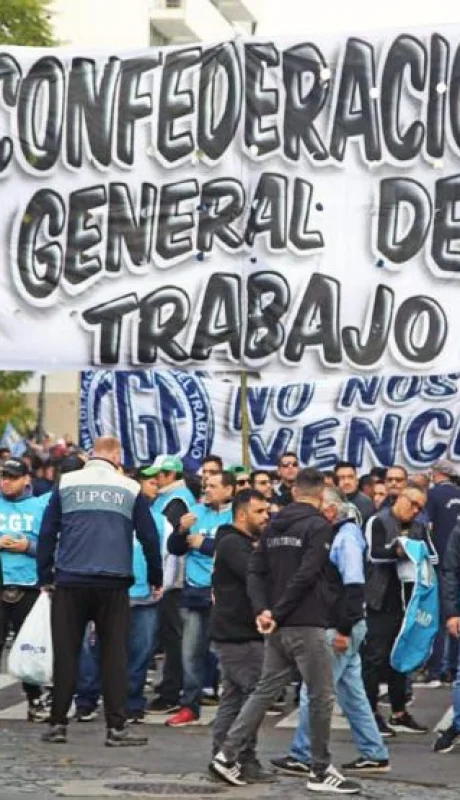 Los cotitulares de la CGT definen este lunes una nueva medida de fuerza nacional contra la reforma laboral de Javier Milei.